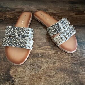 Madden Girl Farroh Grey Animal‎ Print Silver Studded Slide Sandals Women's 6.5